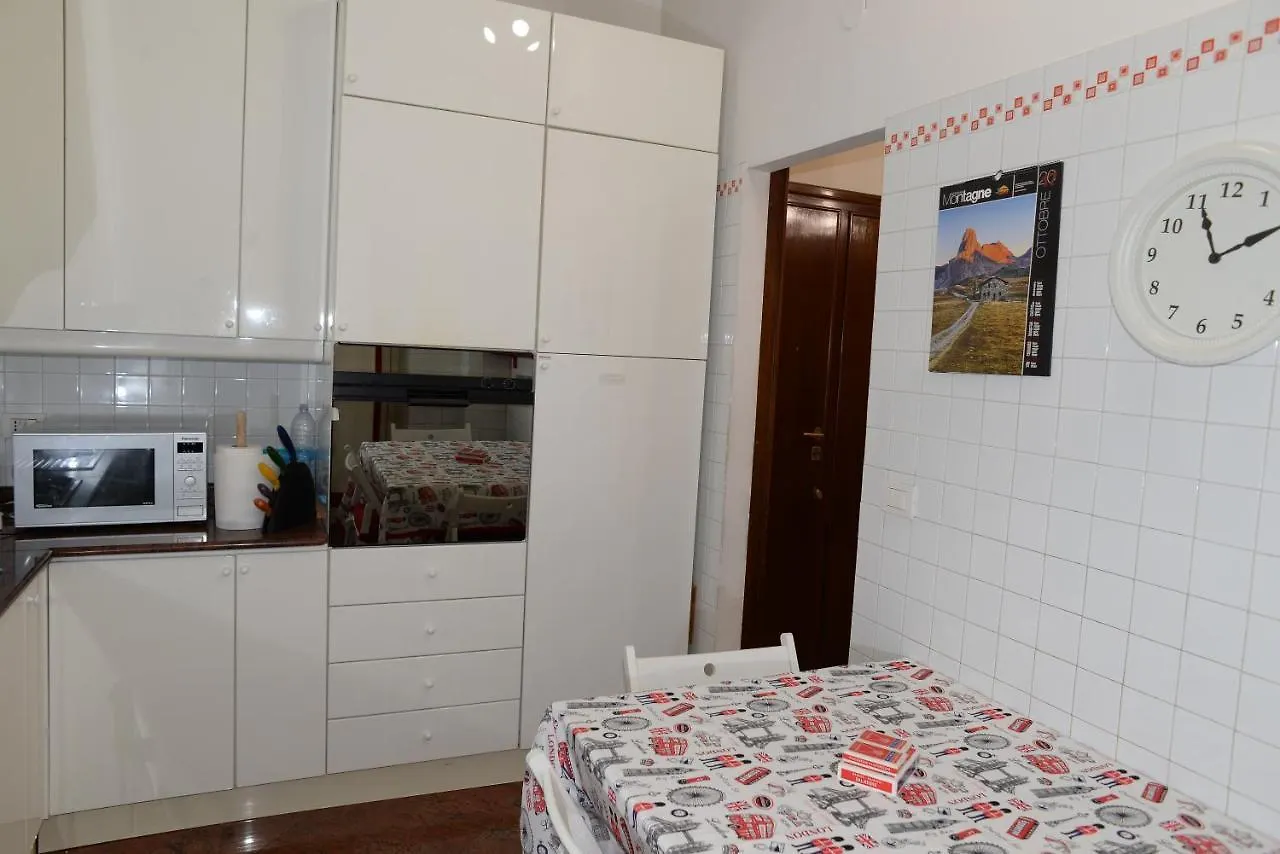 Room In Guest Room - Emilios Home Triple Room In Our Cozy And Comfortable Establishment Rome