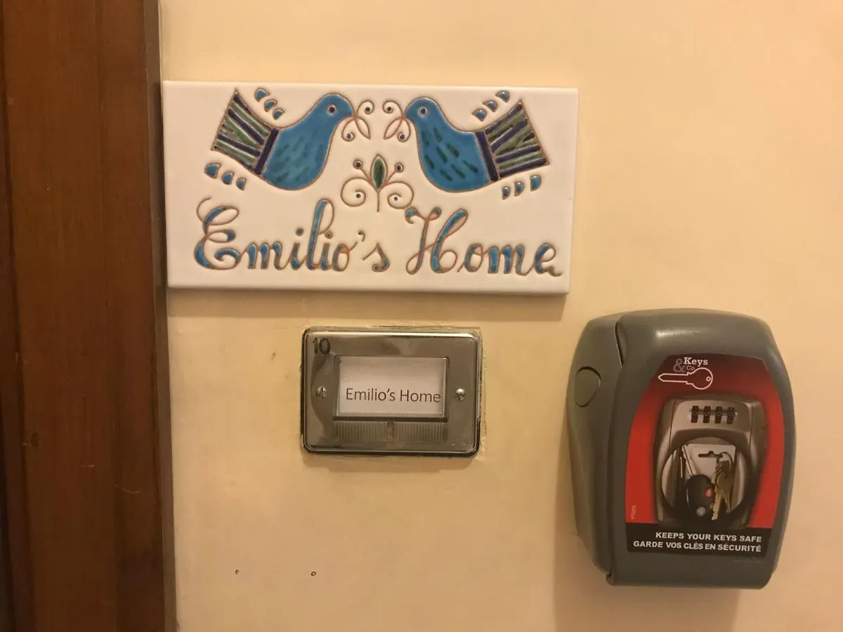 Room In Guest Room - Emilios Home Triple Room In Our Cozy And Comfortable Establishment Rome Italy