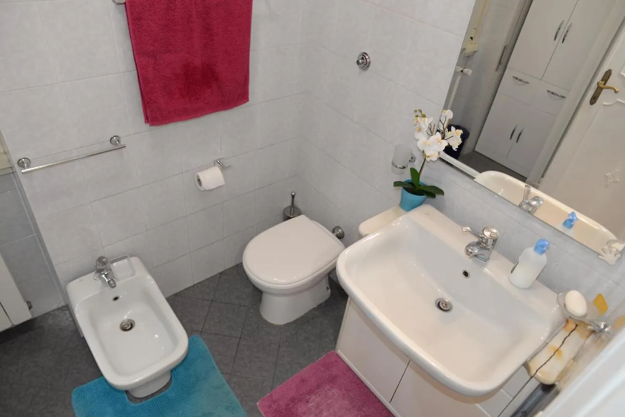 Room In Guest Room - Emilios Home Triple Room In Our Cozy And Comfortable Establishment Rome 0*,  Italy
