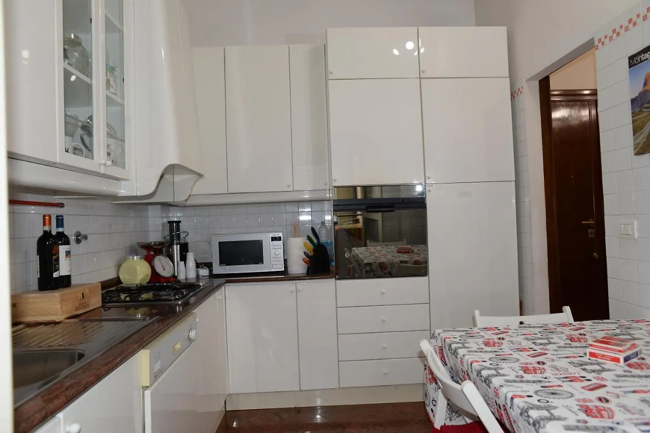 Room In Guest Room - Emilios Home Triple Room In Our Cozy And Comfortable Establishment Rome Guest house
