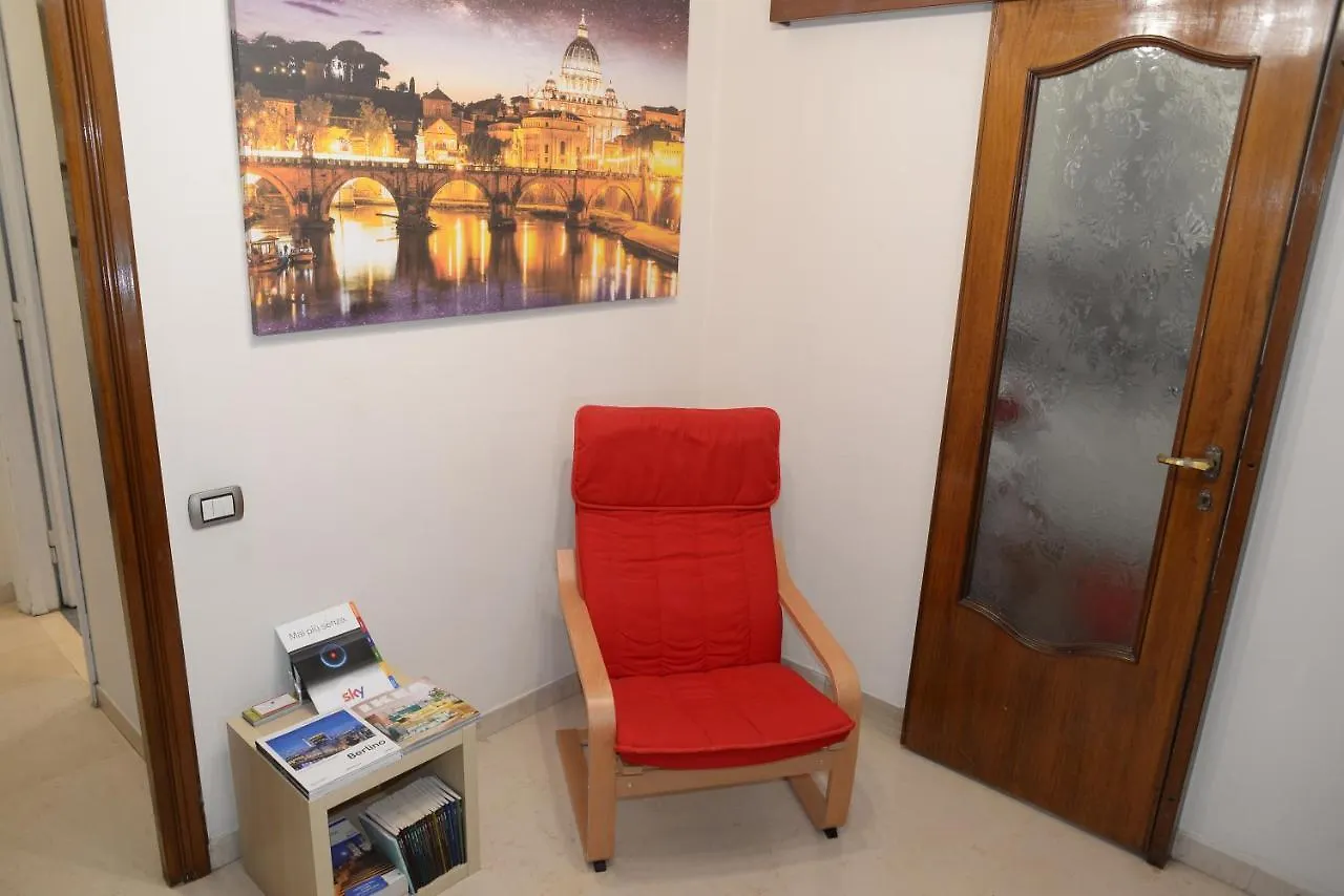 Room In Guest Room - Emilios Home Triple Room In Our Cozy And Comfortable Establishment Rome Italy