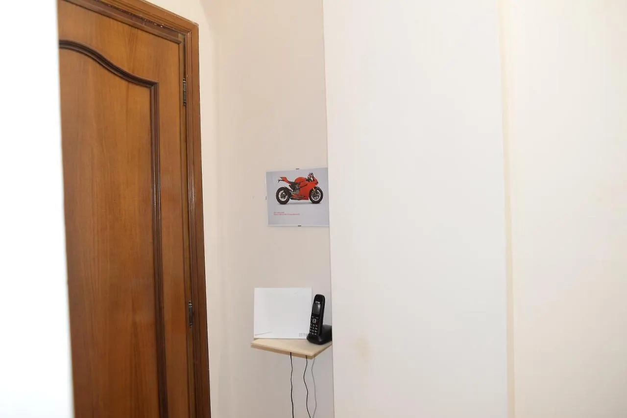 Room In Guest Room - Emilios Home Triple Room In Our Cozy And Comfortable Establishment Rome 0*,