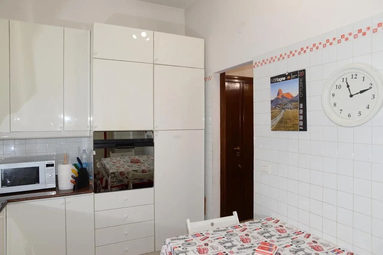 Room In Guest Room - Emilios Home Triple Room In Our Cozy And Comfortable Establishment Rome