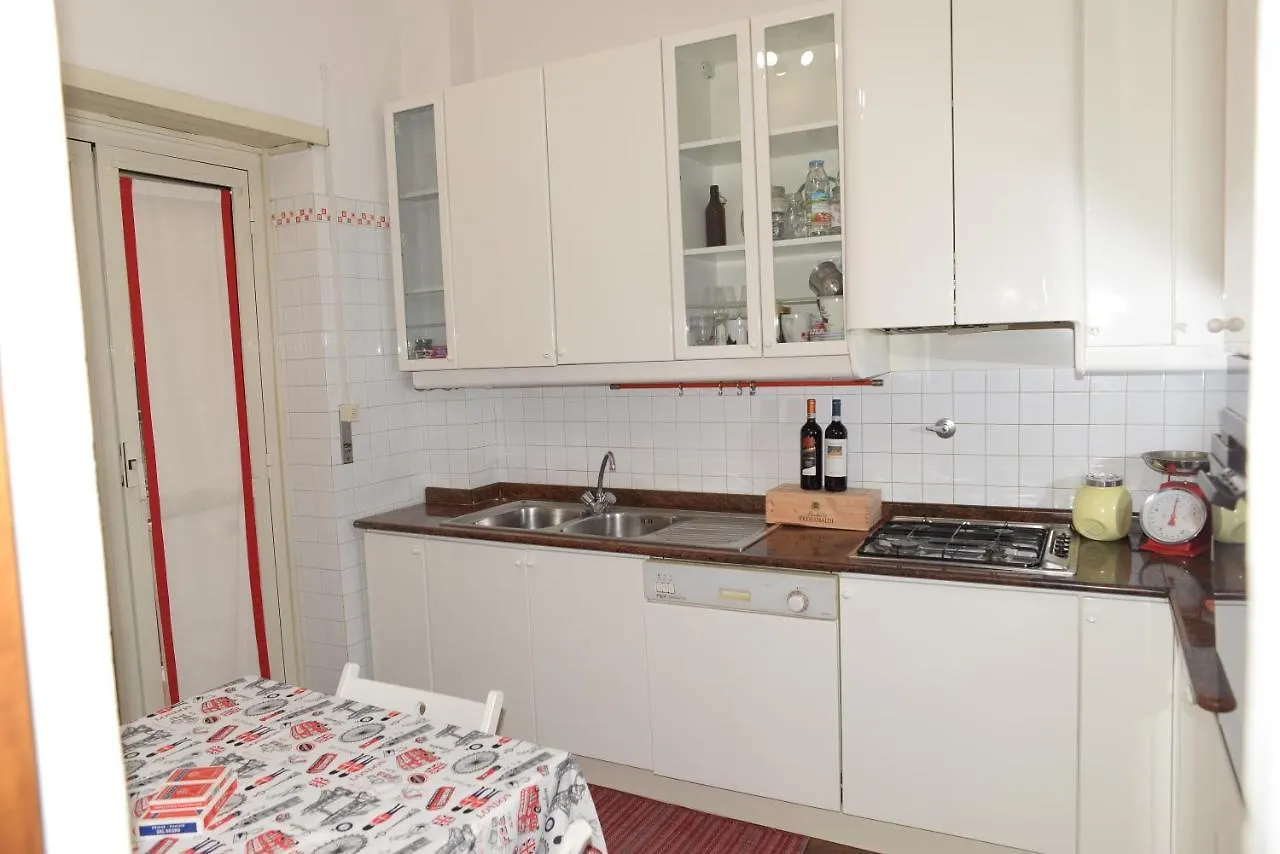 Guest house Room In Guest Room - Emilios Home Triple Room In Our Cozy And Comfortable Establishment Rome Italy
