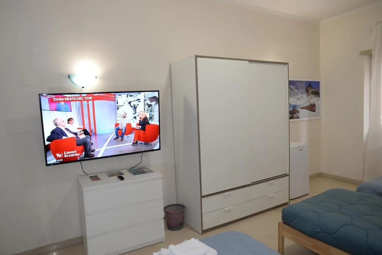 Room In Guest Room - Emilios Home Triple Room In Our Cozy And Comfortable Establishment Rome